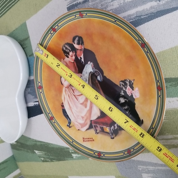 P2b- Knowles Norman Rockwell "A Couple's Commitments" 1985 LE Collector's Plate - Picture 4 of 9
